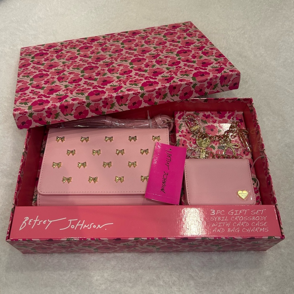 *New* Betsey Johnson Pink and Bow 3 Piece Gift Set